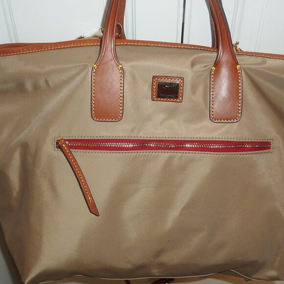 Excellent/MINT Condition Dooney & Bourke Large Tote, Shoulder Purse - Picture 3 of 13